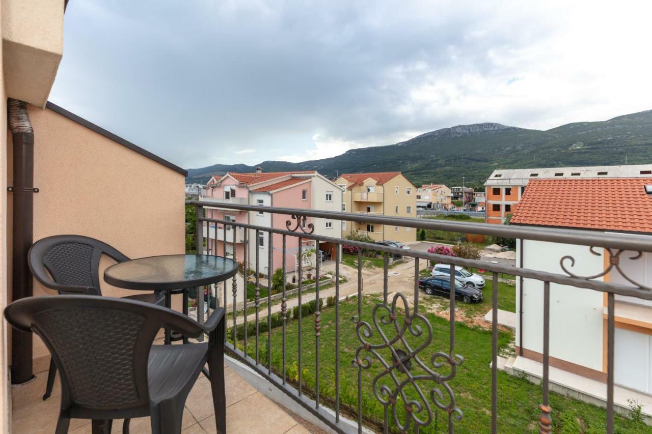 Villa Apartments Kordic Kaštela Esterno foto