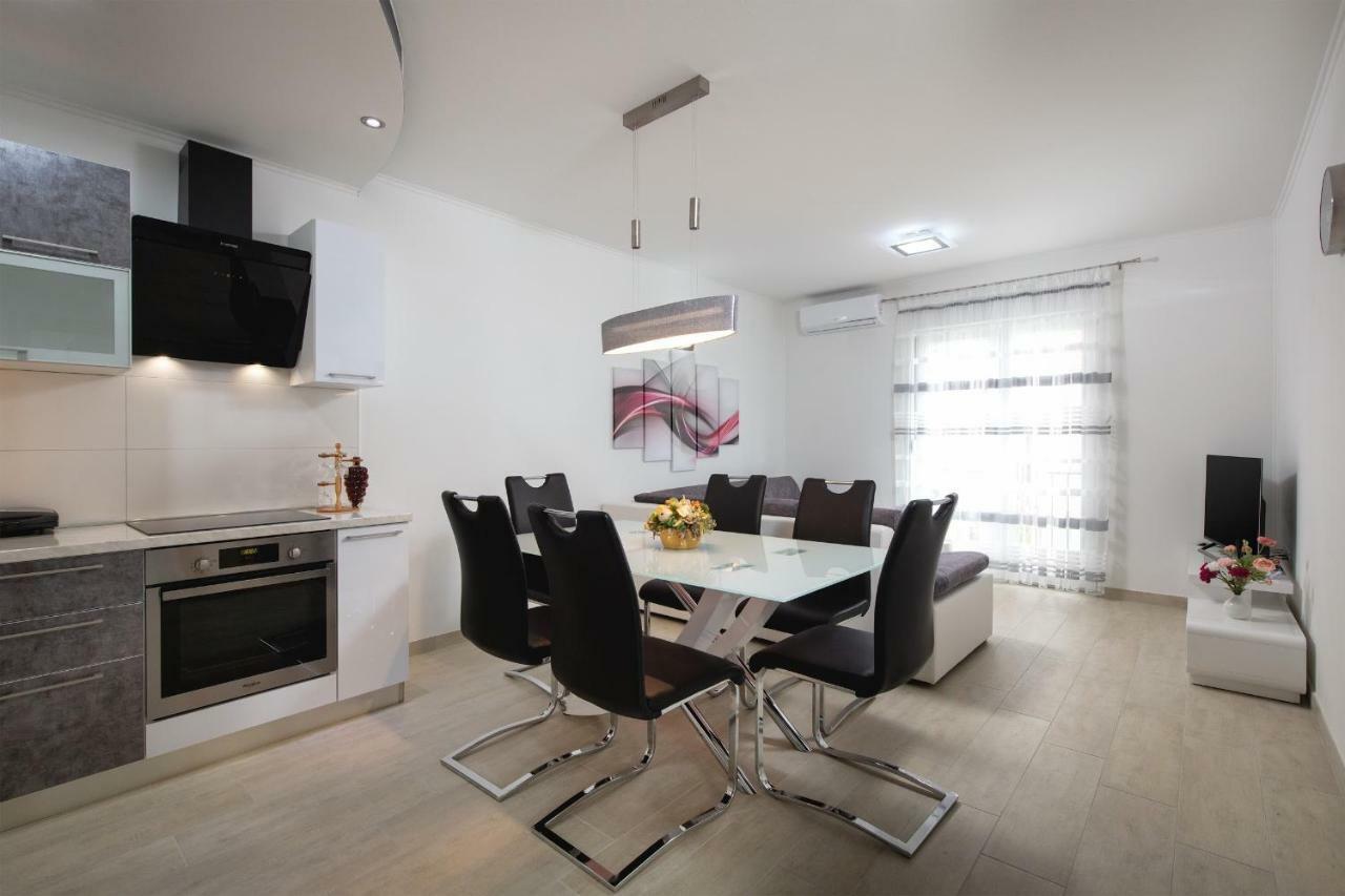 Villa Apartments Kordic Kaštela Esterno foto