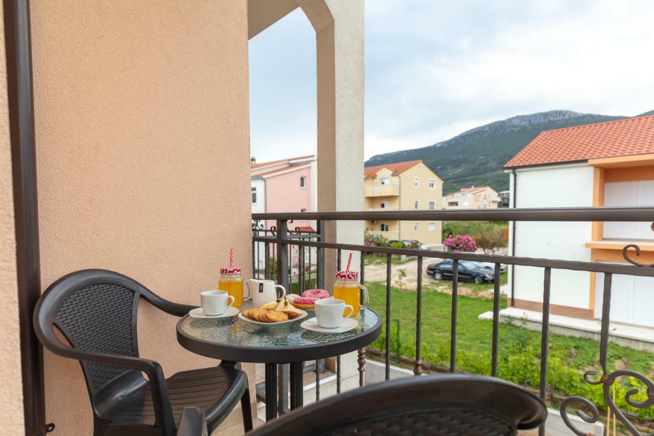 Villa Apartments Kordic Kaštela Esterno foto