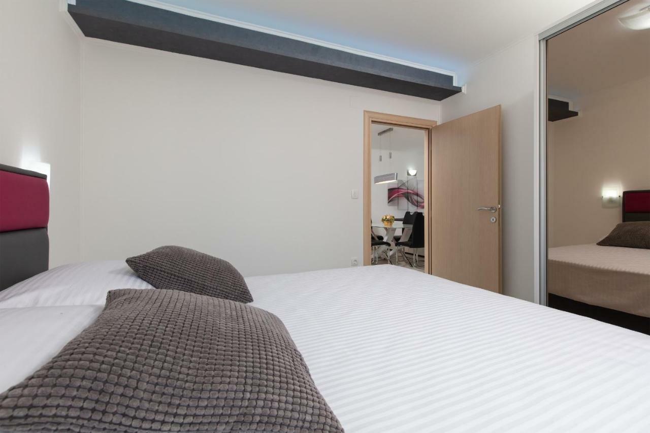 Villa Apartments Kordic Kaštela Esterno foto