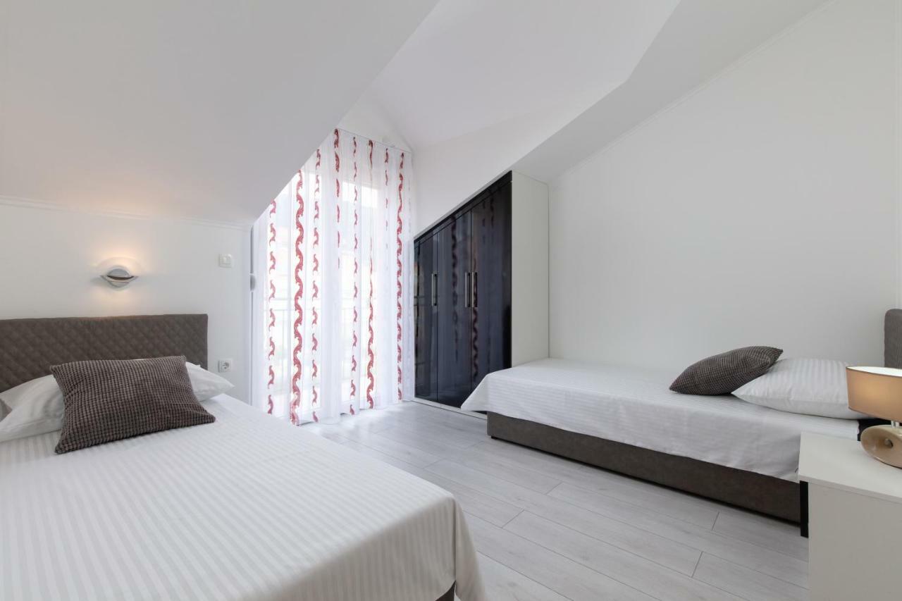 Villa Apartments Kordic Kaštela Esterno foto