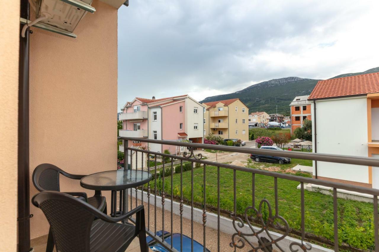 Villa Apartments Kordic Kaštela Esterno foto
