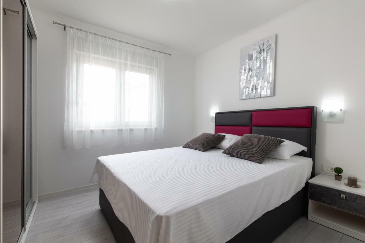 Villa Apartments Kordic Kaštela Esterno foto