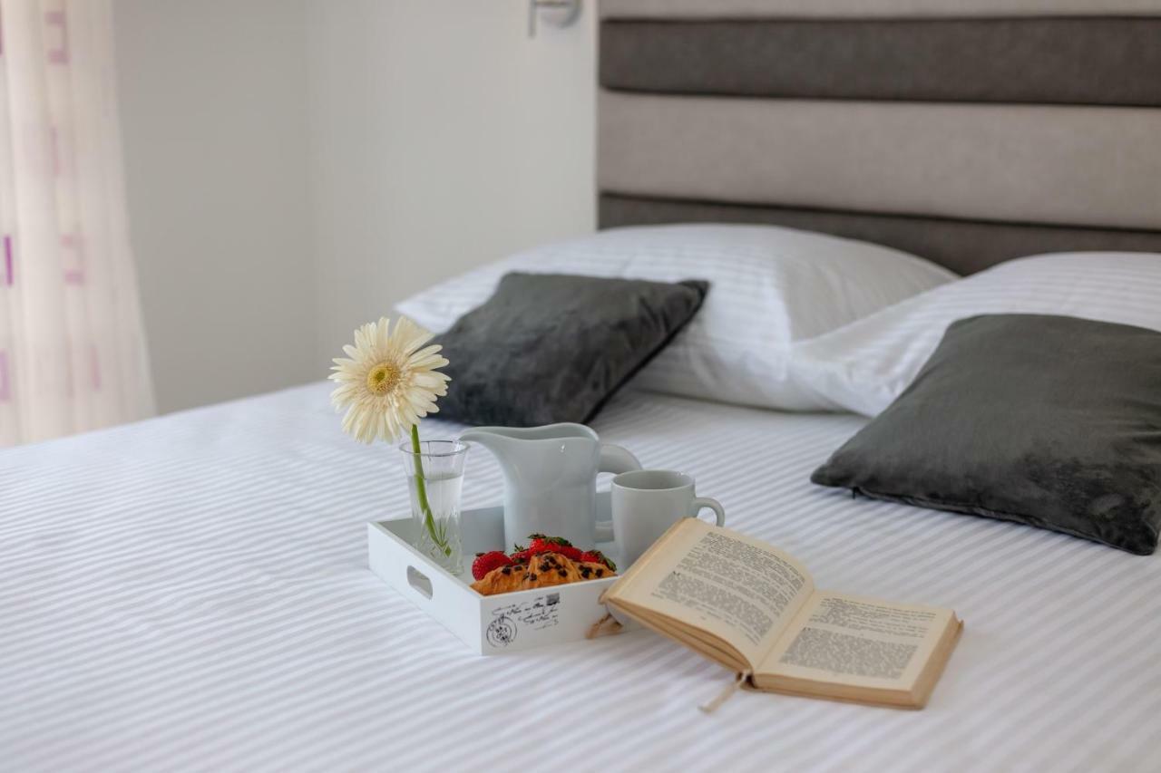 Villa Apartments Kordic Kaštela Esterno foto