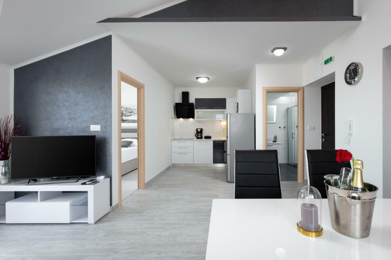 Villa Apartments Kordic Kaštela Esterno foto