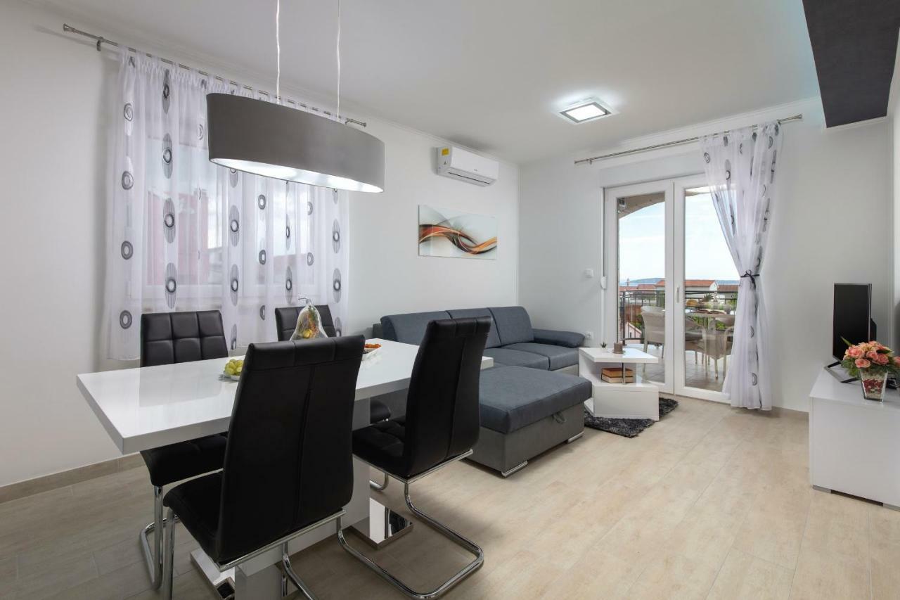 Villa Apartments Kordic Kaštela Esterno foto